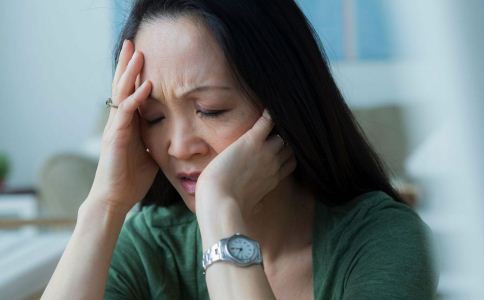 女性更年期如何保健 女性更年期如何养生 女性更年期的常见症状