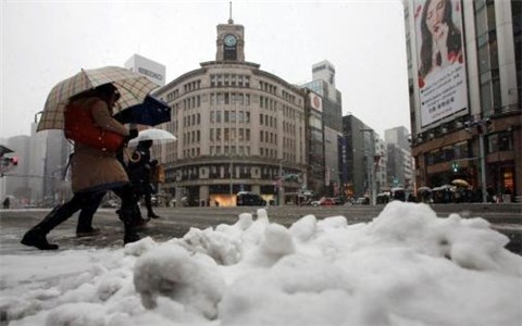 东京大雪交通混乱 雪天行车注意事项