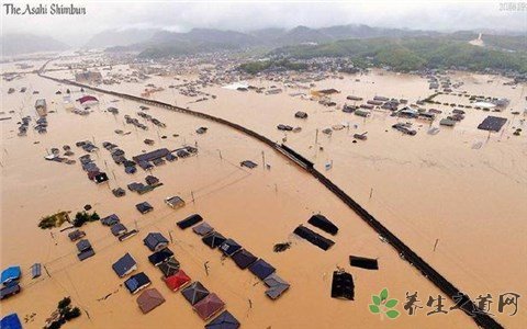 日本暴雨遇难过百 被洪水围困怎么办