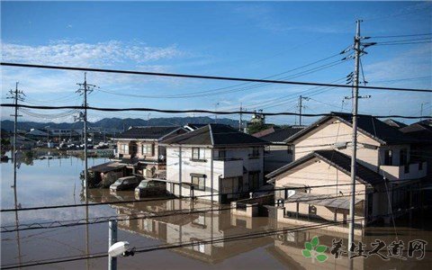 日本暴雨遇难过百 被洪水围困怎么办