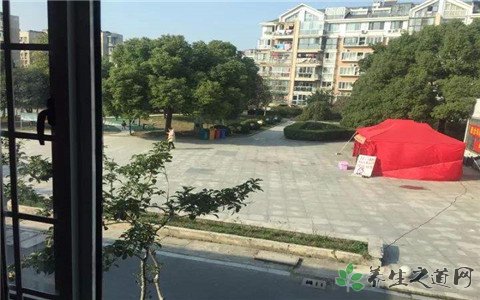 男子砸广场舞音响 跳广场舞的注意事项