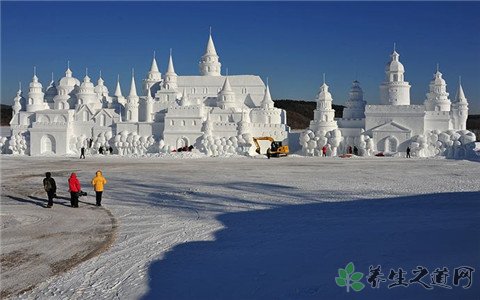 武汉街头冰雪城堡 下雪天怎么保暖