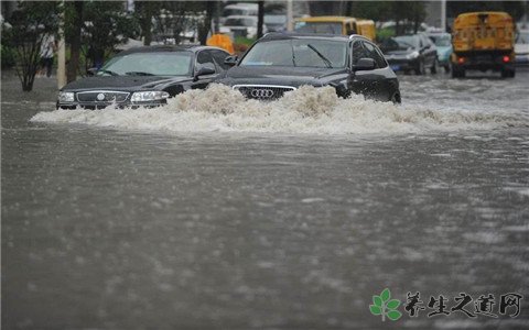 四川乐山暴雨 下暴雨开车出行注意事项