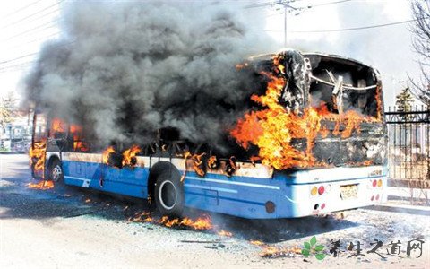 北京丰台公交起火 公车起火了怎么逃生