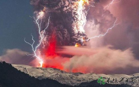 日火山爆发性喷发 火山喷发后如何逃生