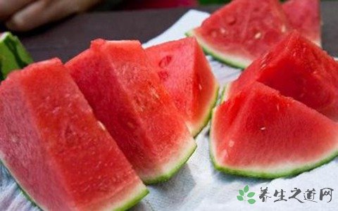 男生寝室种西瓜 夏季吃西瓜有什么好处