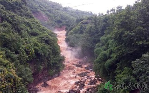 安徽潜山山洪爆发 遭遇突发山洪怎么办