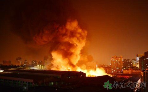 巴黎市郊发生爆炸 发生爆炸时该怎么办