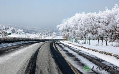 拉萨降雪航班延误 大雪天气出行要注意什么