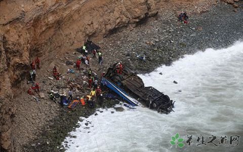 印度大巴坠入峡谷 雨天出行要注意什么