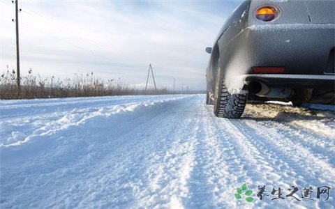 玉树发生雪灾 雨雪天气行车注意事项