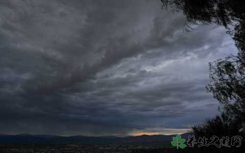 玻利维亚暴雨成灾 遇到暴雨我们要怎么做